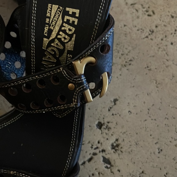 Fetragamo sandals in guc. They fit size 8-9 . The buckle is adjustable . - Picture 2 of 3